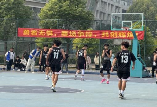 学生参加技能大赛